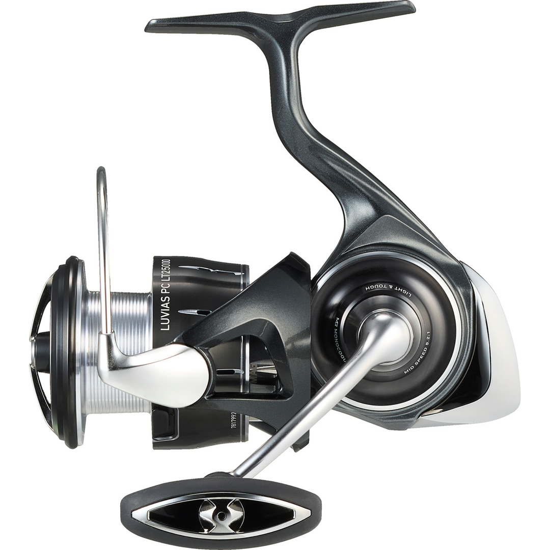 Daiwa 24 Luvias PC LT 2500D Avokela
