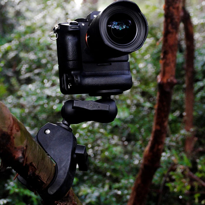 RAM Mounts Large Tough-Claw putkikiinnike 1"-2.2" | C-sarja